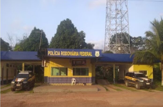 Perseguição policial termina em acidente fatal com viatura da PRF no Amazonas Perseguição policial termina em acidente fatal com viatura da PRF no Amazonas