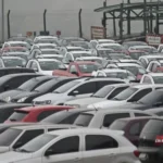 Vendas de carros e comerciais leves devem crescer 3% em 2026 impulsionadas por recuperação, mas juros altos limitam potencial