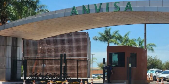 Anvisa determina recolhimento de lote de chocolate Laka por erro de embalagem e risco a alérgicos