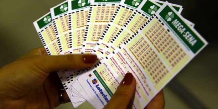 Mega-Sena acumula mais uma vez e sorteio de sábado pode pagar R$ 63 milhões