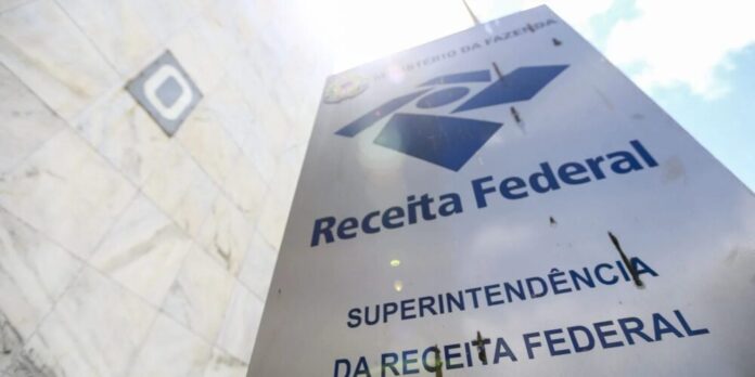 Receita Federal desmente boatos de aumento de imposto para professores com novo piso salarial