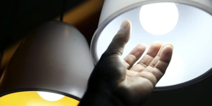 Prévia da inflação oficial de janeiro desacelera para 0,20% com queda na conta de luz e passagens aéreas