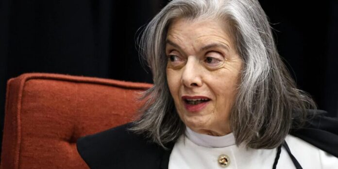 Presidente do TSE alerta para avanço da desinformação e riscos à democracia eleitoral