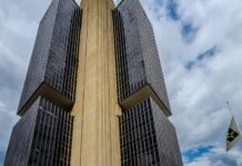 BC mantém Selic em 15% pela quinta vez, mas sinaliza início de cortes em março