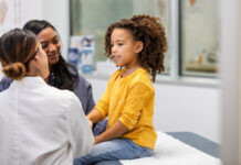 Nova apresentação de tratamento para hepatite C crônica para crianças é incorporada ao SUS Se não for tratada de forma oportuna, infecção crônica pela hepatite C em crianças pode gerar complicações quando forem adultas, como cirrose ou câncer. Foto: GettyImages