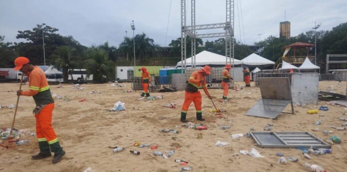 Manaus: Praia da Ponta Negra é limpa após grande show musical