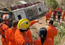 Capotamento de ônibus com romeiros deixa 15 mortos em Alagoas
