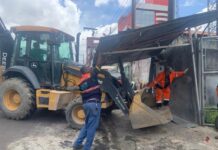 Prefeitura de Manaus demoliu obras irregulares em áreas públicas nas zonas Sul e Oeste