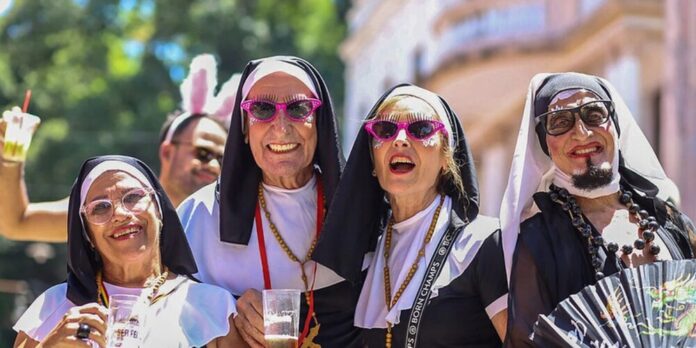 Carnaval 2026 no Rio: blocos de rua agitam a sexta-feira com programação diversificada