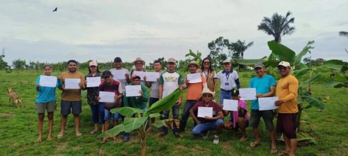 Sepror capacita agricultores de Manaquiri em boas práticas para produção de melancia e hortaliças
