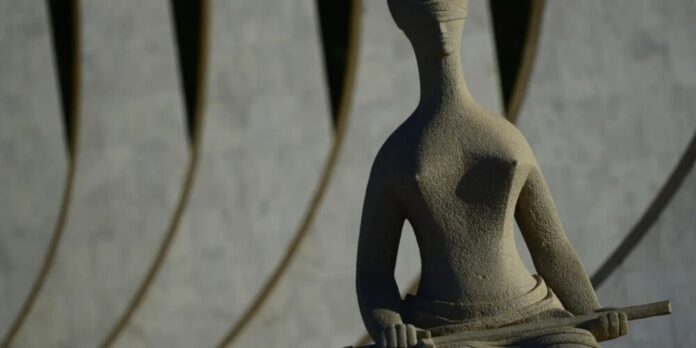 STF forma maioria contra gratificação de desempenho a aposentados do INSS