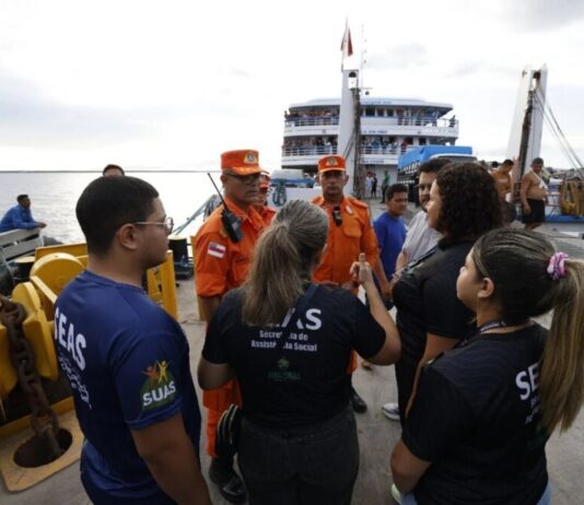 Força-tarefa do Amazonas mobiliza bombeiros e polícias para resgate de vítimas de naufrágio
