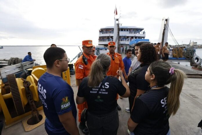 Força-tarefa do Amazonas mobiliza bombeiros e polícias para resgate de vítimas de naufrágio