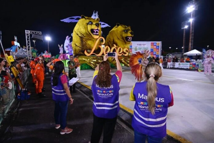 Prefeitura de Manaus reforça investimento e segurança no carnaval após segunda noite de desfiles