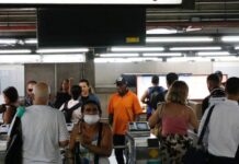 Metrô de SP terá operação 24h na virada do sábado para domingo de Carnaval
