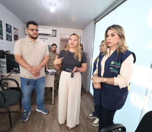 Governo do Amazonas oferece apoio psicológico a vítimas e familiares do naufrágio