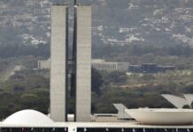 Lula sanciona reajuste salarial para Legislativo com vetos a penduricalhos