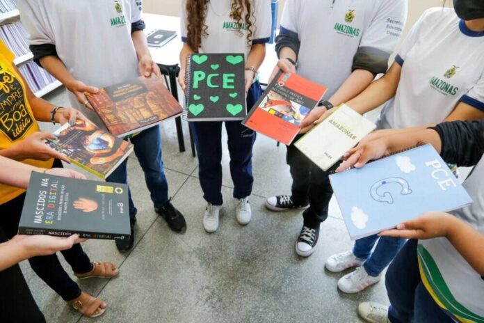Fapeam abre inscrições para o Programa Ciência na Escola com bolsas para professores e estudantes