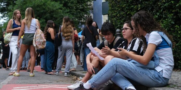 Pé-de-Meia Licenciaturas 2026: Inscrições para bolsas de R$ 1.050 abrem nesta sexta-feira (20)