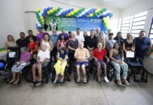 Wilson Lima entrega benefícios sociais e agrícolas em Manaquiri em comemoração aos 44 anos do município