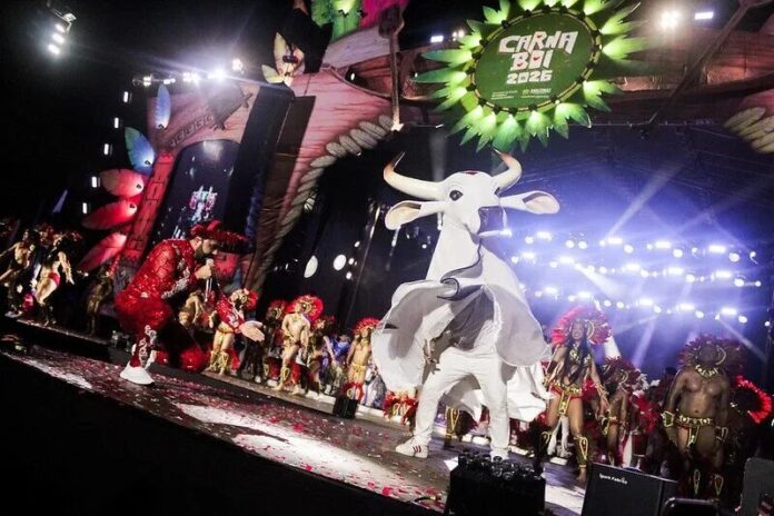 Carnaboi 2026 lota o Sambódromo de Manaus e marca o início da temporada bovina rumo ao Festival de Parintins