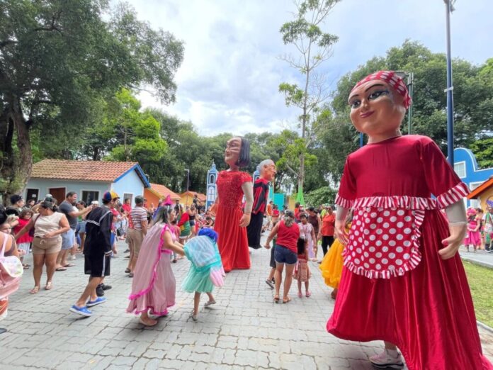Primeiro bailinho de Carnaval no parque Cidade da Criança atrai quase 800 pessoas