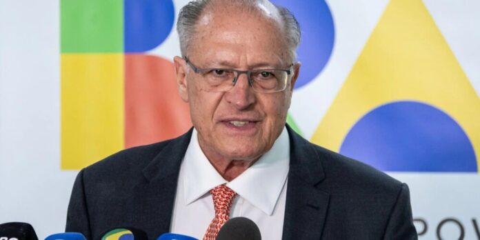 Geraldo Alckmin avalia que nova tarifa global dos EUA de 15% é benéfica para o Brasil
