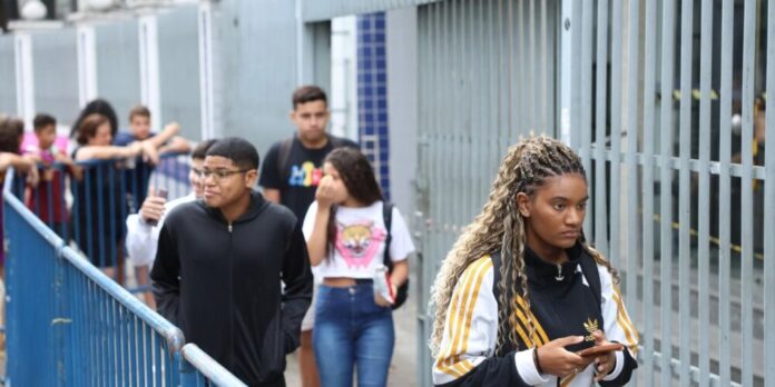 Fies: estudantes pré-selecionados têm até terça para complementar inscrição