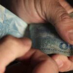 Moradores de cidades mineiras afetadas pelas chuvas podem sacar o FGTS, anuncia a Caixa