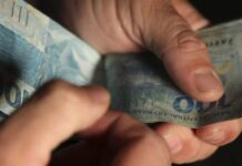 Moradores de cidades mineiras afetadas pelas chuvas podem sacar o FGTS, anuncia a Caixa