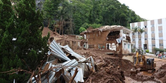 Lula sobrevoa áreas atingidas por chuvas em Minas Gerais neste sábado