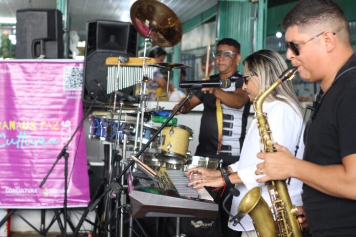 Terceira edição do 'Beiradão da Cultura' da prefeitura movimenta a feira modelo da Compensa