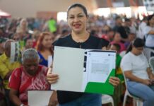 Governo do Amazonas entrega 117 títulos definitivos a moradores de conjunto habitacional em Rio Preto da Eva