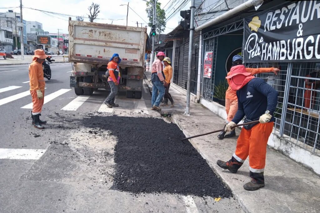 Prefeitura de Manaus intensifica recuperação asfáltica no Centro para melhorar mobilidade e valorizar a área