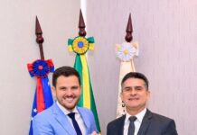 David Almeida renuncia e transmite cargo de prefeito de Manaus para Renato Junior