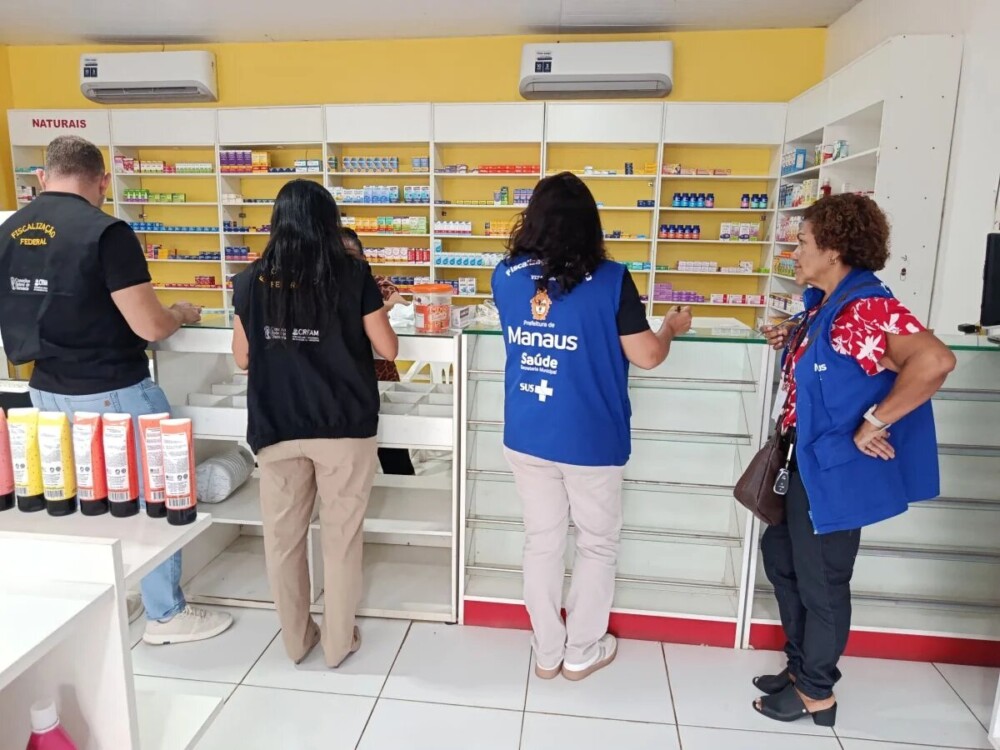 Visa Manaus e CRF-AM fiscalizam drogarias irregulares na zona Oeste
