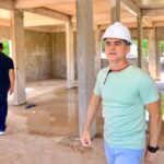 David Almeida vistoria obras estratégicas da saúde no bairro Aleixo