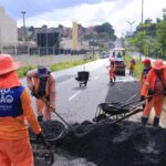 Prefeitura de Manaus aplica nova camada asfáltica na Avenida Margarita e melhora mobilidade na Zona Norte