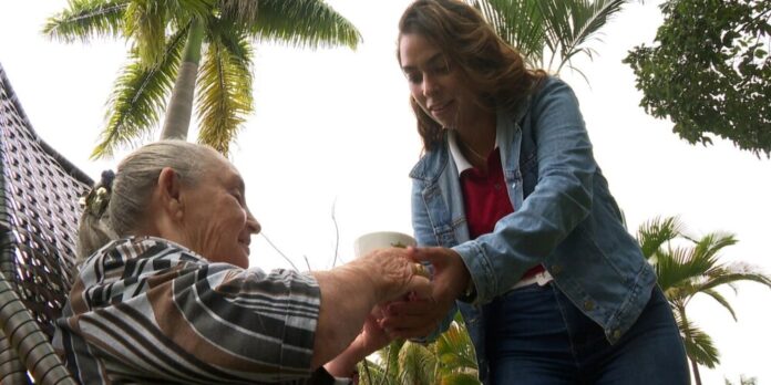 Estudo revela que 90% dos cuidadores informais no Brasil são mulheres, enfrentando sobrecarga