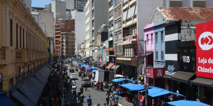 São Paulo: Mais de 12,6 mil ambulantes atuam na capital, revela estudo do Dieese