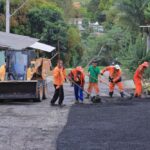 Prefeitura de Manaus intensifica obras na Zona Norte com asfalto na comunidade Aliança com Deus