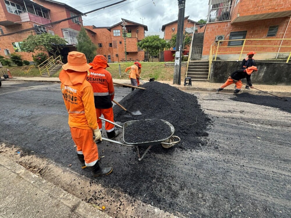 Prefeitura de Manaus revitaliza rua Igarapé de Manaus no Centro com novo asfalto