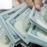 Dólar ultrapassa R$ 5,30 e Ibovespa cai 2,25% em dia de tensão global