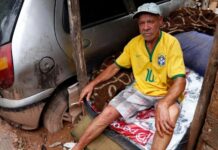 Morador de Juiz de Fora vive entre escombros de casa atingida por lama