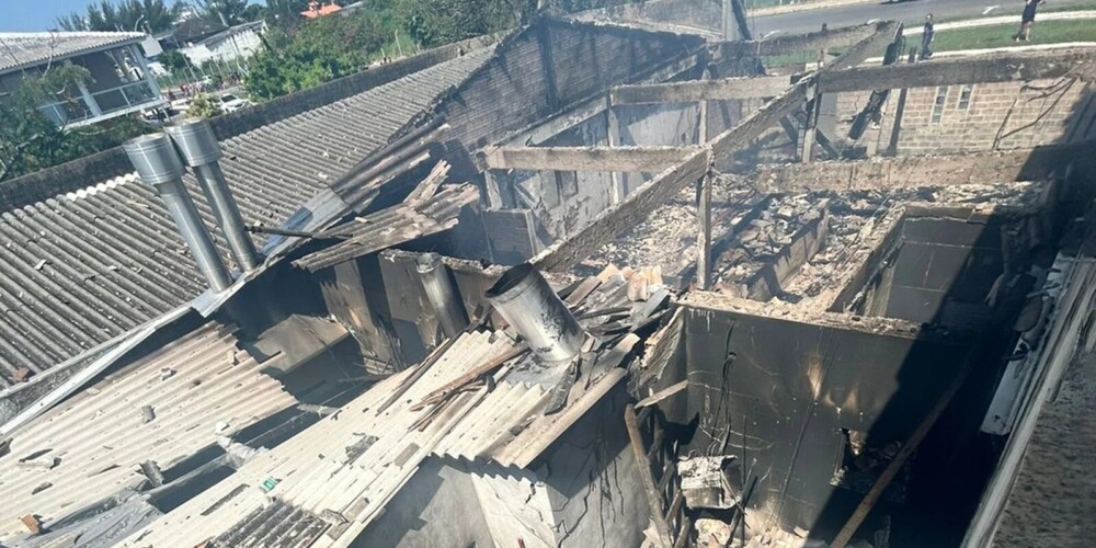 Avião de pequeno porte cai sobre restaurante em Capão da Canoa; sem vítimas em solo