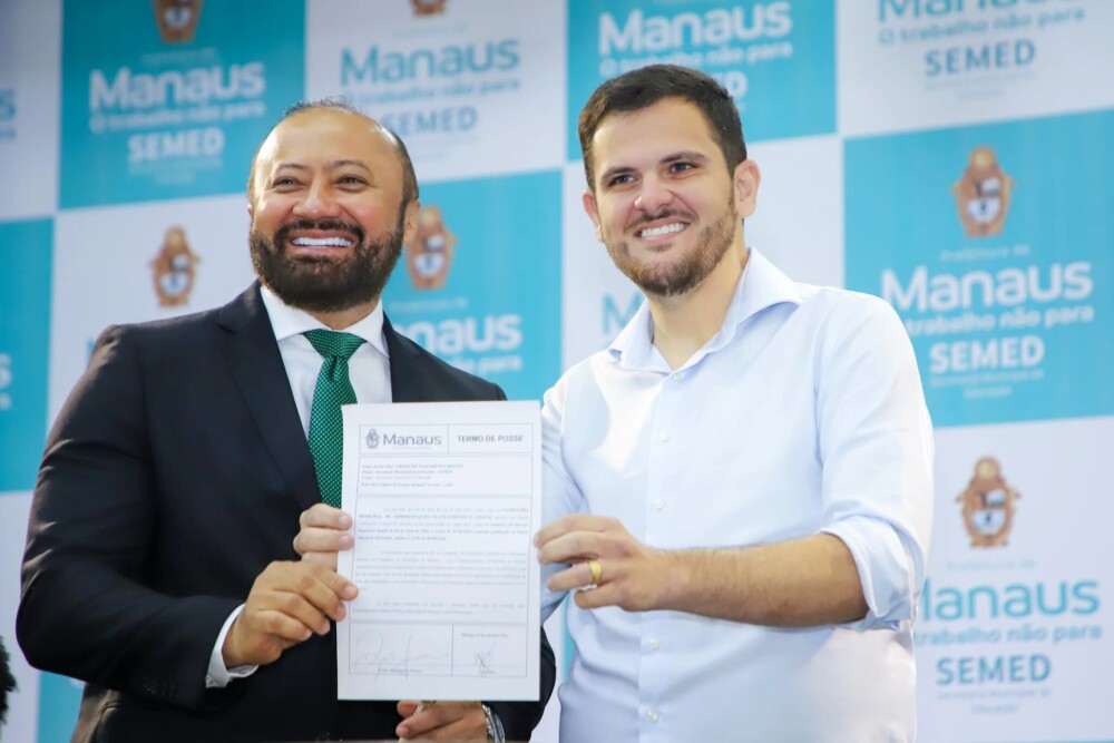 Renato Junior empossa Arone Bentes como novo secretário da Semed e projeta avanços na educação municipal de Manaus