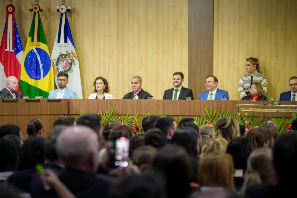 Prefeito Renato Junior prestigia posse de novos juízes do TJ-AM e destaca fortalecimento institucional