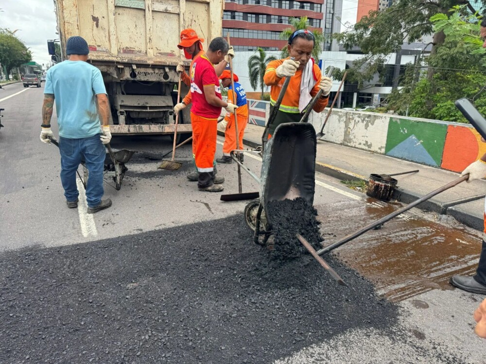 Prefeitura de Manaus intensifica manutenção asfáltica na Constantino Nery e reforça segurança viária