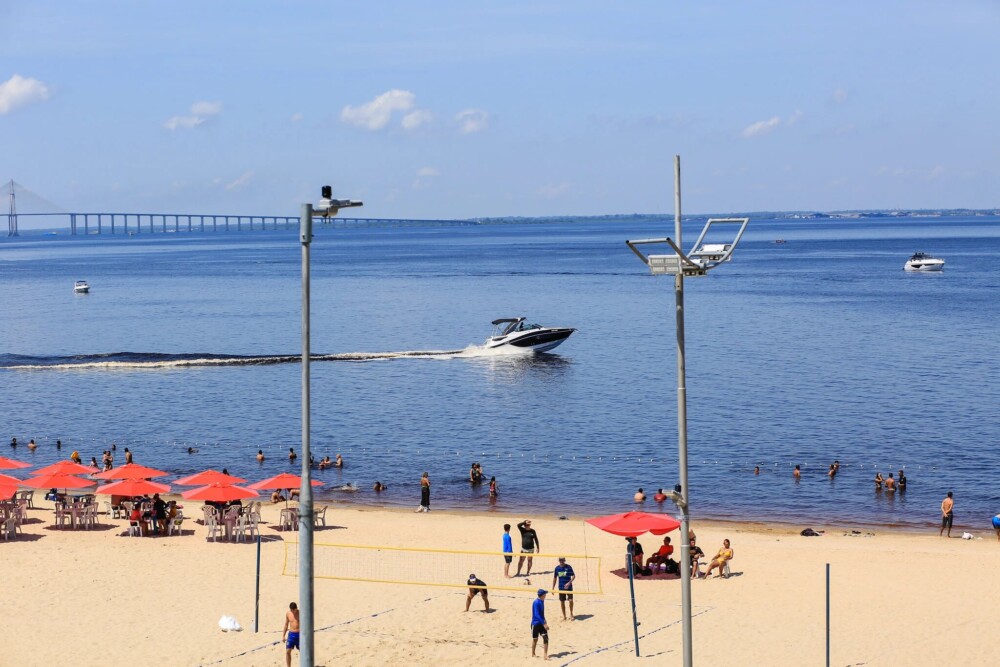 Prefeitura de Manaus reforça proibição de embarcações na praia da Ponta Negra