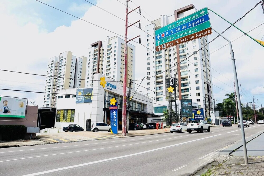 Prefeitura de Manaus moderniza sinalização das avenidas Mário Ypiranga e Governador José Lindoso